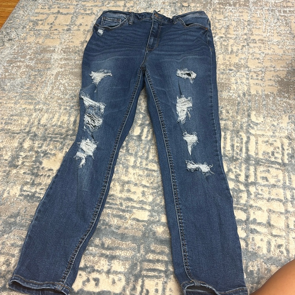Ripped skinny jeans
